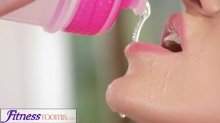 Afina Kisser blonde russe maman salope faim sucer la grosse bite