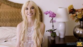 Le vieux père baise la belle mariée de son fils