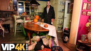 Czech mature cosplay séduction dans l'ambiance de fête non-pg