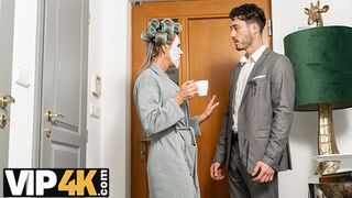 La blonde mature mère française séduit encore le jeune gars