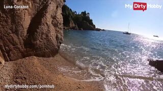 Le feu de Luna Corazon suce sur la plage, a failli se faire attraper