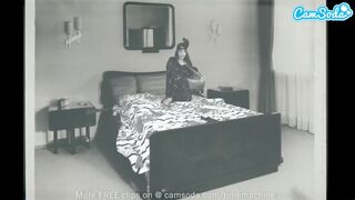 Chaud adolescent fille jouer avec blondes avec énorme faux bites en face de webcam