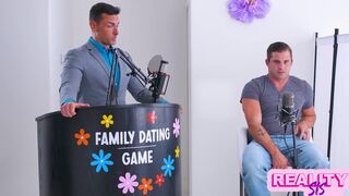 Chanel Camryn putain de blonde fille gagne le jeu de date et la bite de son beau-frère obtient pleine orgie