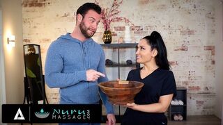 Investisseur baise sa masseuse pour trouver la dernière grande chose