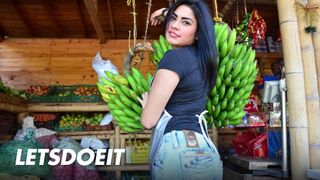 Devora Robles huilé pour séduire la baise gonzo profonde - latina maman salope