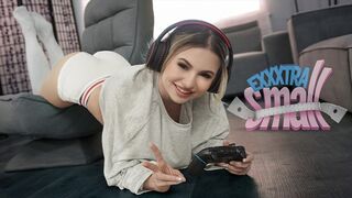 Petite adolescente Aria Banks attrape son grand beau-frère Chris Epicet qui la bat dans sa chambre