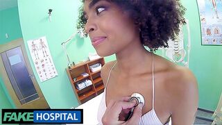 Hot brésilien noir collège fille examen médical à faux hôpital