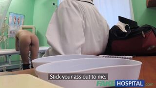 Le médecin imprévisible baise la chatte du voleur pleine de balles