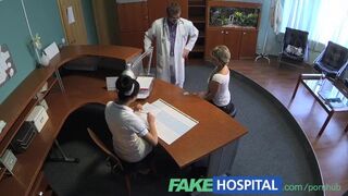 Les patients Blonde économisent la facture avec un coup chaud