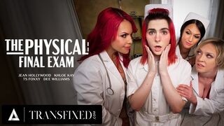 Examen médical en groupe gay orgie!