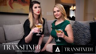 Sarah Vandella et Casey Kiss' jeu pendant que le mari travaille