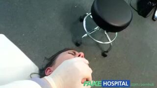 Faux hôpital: le traitement sexuel fait un merveilleux drool patient de sein avec douleur