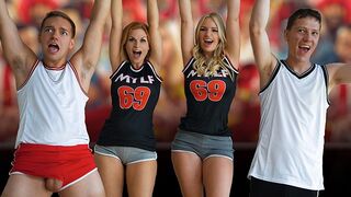 Les belles-mères du football Rachael Cavalli et Sedona Reign célèbrent la victoire d'interdit à quatre - échange de mamans