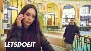 Arwen Gold a un esprit serré envie d'une aventure de bite étrangère