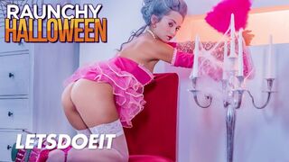 Shrima Malati est un amant mature masqué célébrant Halloween avec sexe dur
