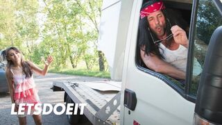 Shrima Malati obtient un plaisir chaud pour sa chatte après un ronflement dur