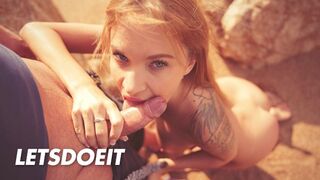 Angel Piaff blonde séduire avec bite grasse sucer sur la plage