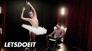 Fétiches sensibles avec adolescente masquée de Jessica x