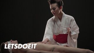 Vanessa Decker donne Max Dior un massage chaud, et puis elle le monte dur