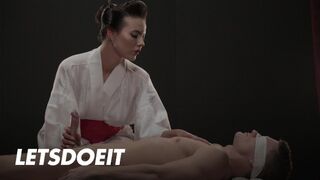 La séduisante tchèque Vanessa Decker rend Max Dior fou avec l'équitation chaude