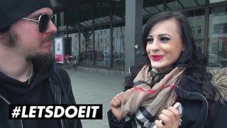 Hümerya Ophelia Allemand Bru La fille a son gros cul par surprise