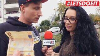 Allemand adolescent fille avec un gros cul descendre du bus en voiture chaude baise