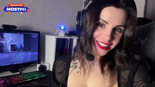 Chaud russe masturbation avec gros seins et anal bite artificielle