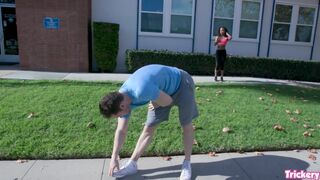 Demi Sutra séduit la queue musculaire de Sam Shock avec une jolie danse