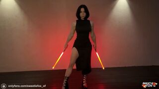 Sith fille en talons secrètement baise le Jedi naboon