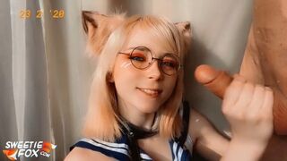 Le renard doux suce le gars du voisin et avale tout en cosplay