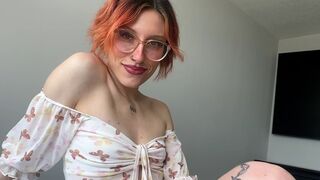 Le chevreuil bébé garde envie sa bite