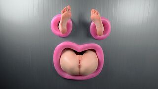 Anal baise à travers le mur pendant que ses pieds tremblent