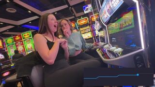 Nadia Foxx et Sérénité Cox essaient d'éviter le plaisir dans la poursuite des jackpots