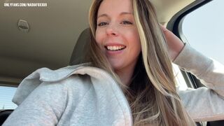 Journée de camgirl: tester de nouveaux jeux dans la voie de voiture et le centre commercial, plaisirs orgasmiques en série