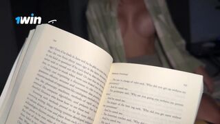 Ma sœur Mostoha m'a séduite en lisant - délicieux gros plan frottant d'un adolescent gros cul
