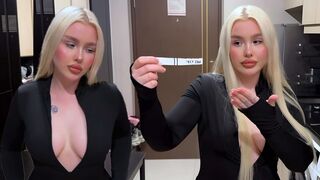 La pauvre belle-mère a fait un scandale : elle a pris ma bite dans sa bouche et a appelé ma fille !
