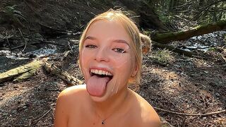 L'adolescent blond séduit dans la nature sauvage canadienne, immense visage à la fin