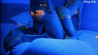 Uv lumière sous la couleur canard & baise déchets