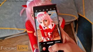 Elle a aidé sa colocataire à prendre des photos et a baisé sa petite chatte