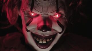 Pennywise est le clown lubrique qui baise et remplit votre copine chaude Diana Daniels - spécial Halloween