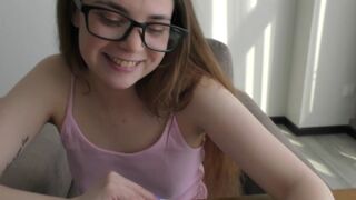 Naughty adolescent bookworm apprend l'anatomie sur une grosse bite! 18 ans