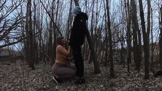 Park pipe: amateur fille lécher le grand gars