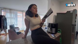 Mon ex lesbienne m'appelle pour me masturber devant elle et pulvériser comme un puits