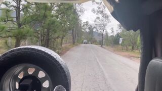 Adrenalintemps après sauvage lesbiennes baise en plein air