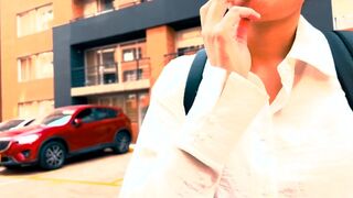 Je couche dans la rue avec une fille avec beaucoup de sens!