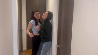 Mon patron et moi nous avons embrassé la chatte à une réunion de bureau