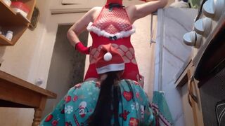Noël Eve à la fête de la compagnie, j'ai léché la chatte de flocons de neige