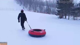 Je vais baiser la déesse asiatique insolente dans sa maison avec une joie tremblante