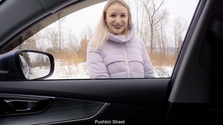 S'il n'y a pas d'argent pour le taxi, payez avec la chatte!