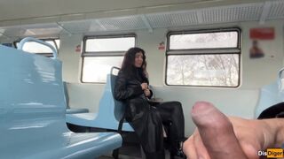 Train flash de bite risqué pour finir avec une fille étrangère